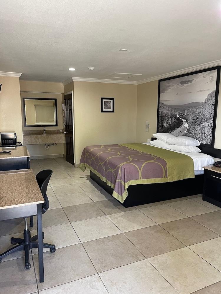 Super 8 By Wyndham Mcallen-Downtown-Airport-La Plaza Mall Motel Екстериор снимка