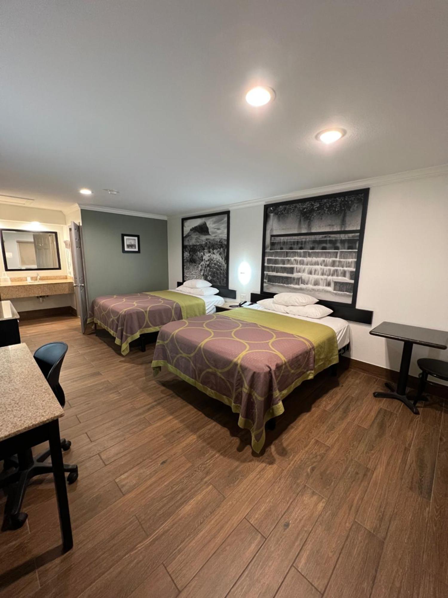 Super 8 By Wyndham Mcallen-Downtown-Airport-La Plaza Mall Motel Екстериор снимка