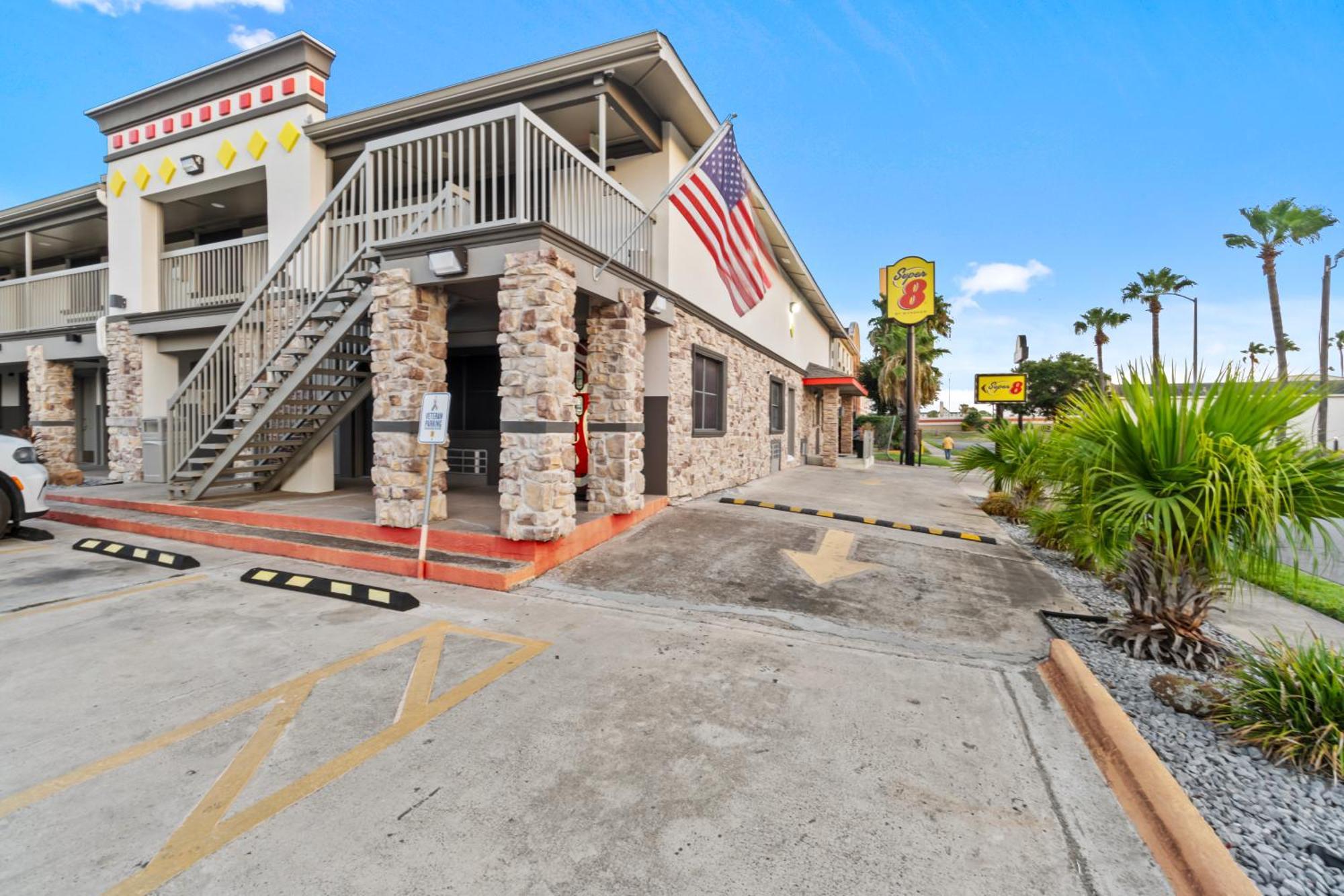 Super 8 By Wyndham Mcallen-Downtown-Airport-La Plaza Mall Motel Екстериор снимка