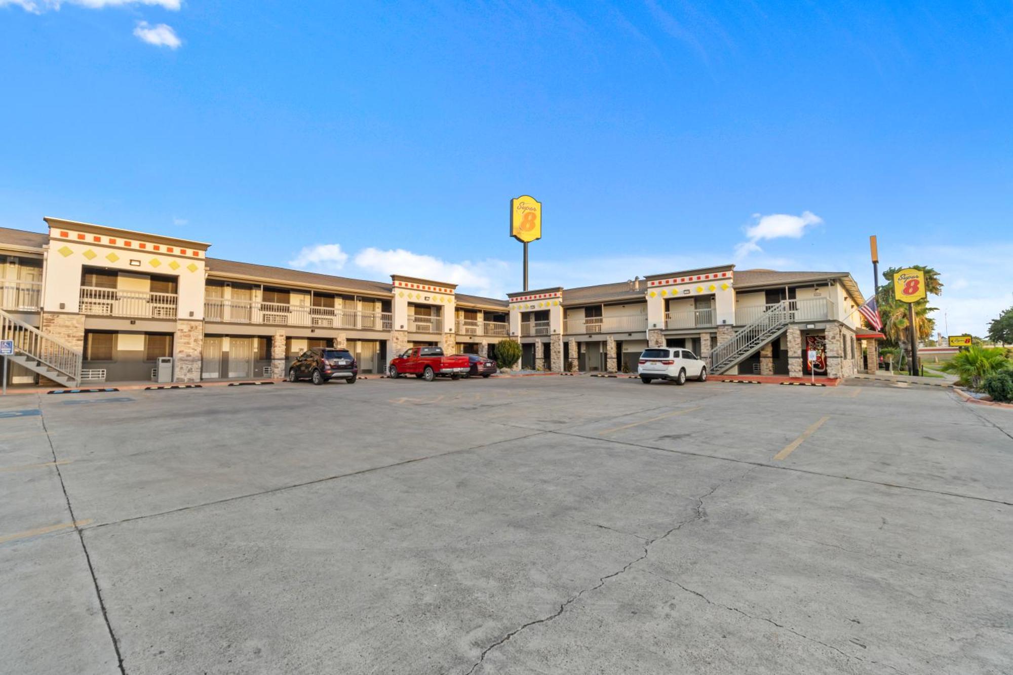 Super 8 By Wyndham Mcallen-Downtown-Airport-La Plaza Mall Motel Екстериор снимка